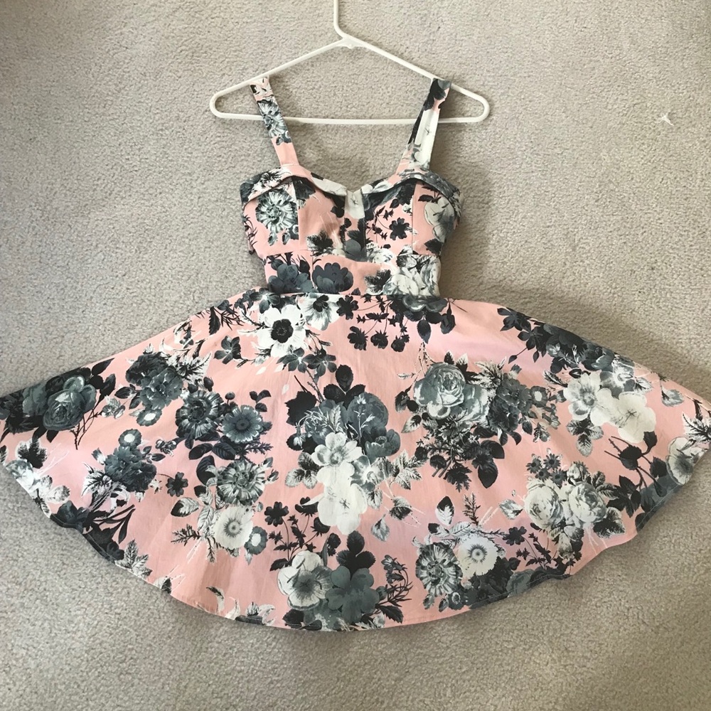 I’m selling a floral 60s style dress.